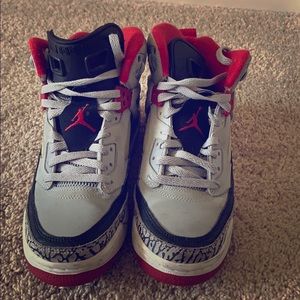 Jordan’s kids size 6Y